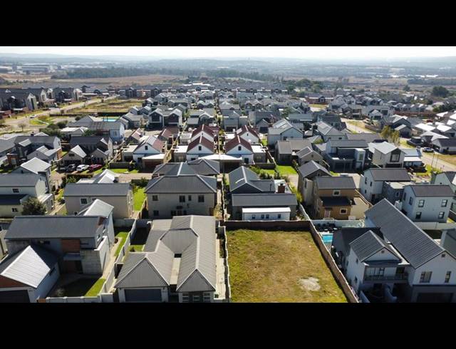 LAND FOR SALE IN GOLDEN FIELDS ESTATE